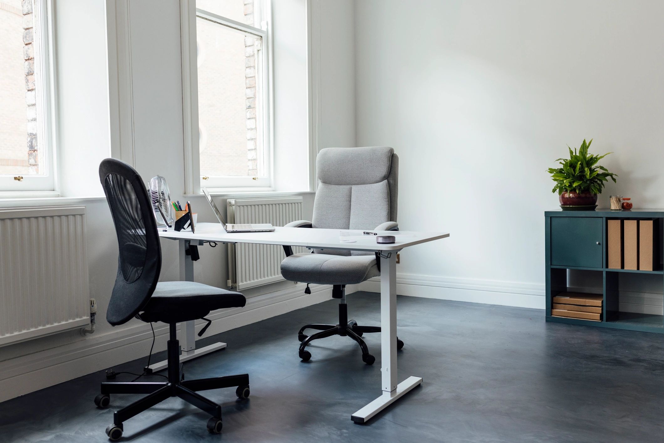 Terapi seansları için sakin ve profesyonel ofis alanı